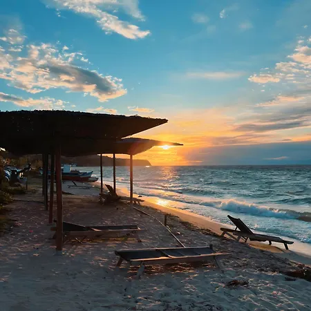 アパート Nouri Schoene In Direkter Strandnaehe, Schnelles Internet, Freies Parken, Nahe Flughafen Peraía